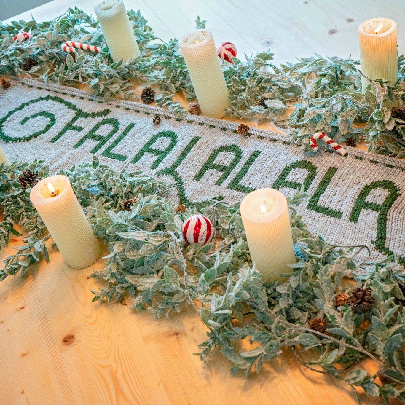 Free Knit Table Runner Pattern- Fa La La La La