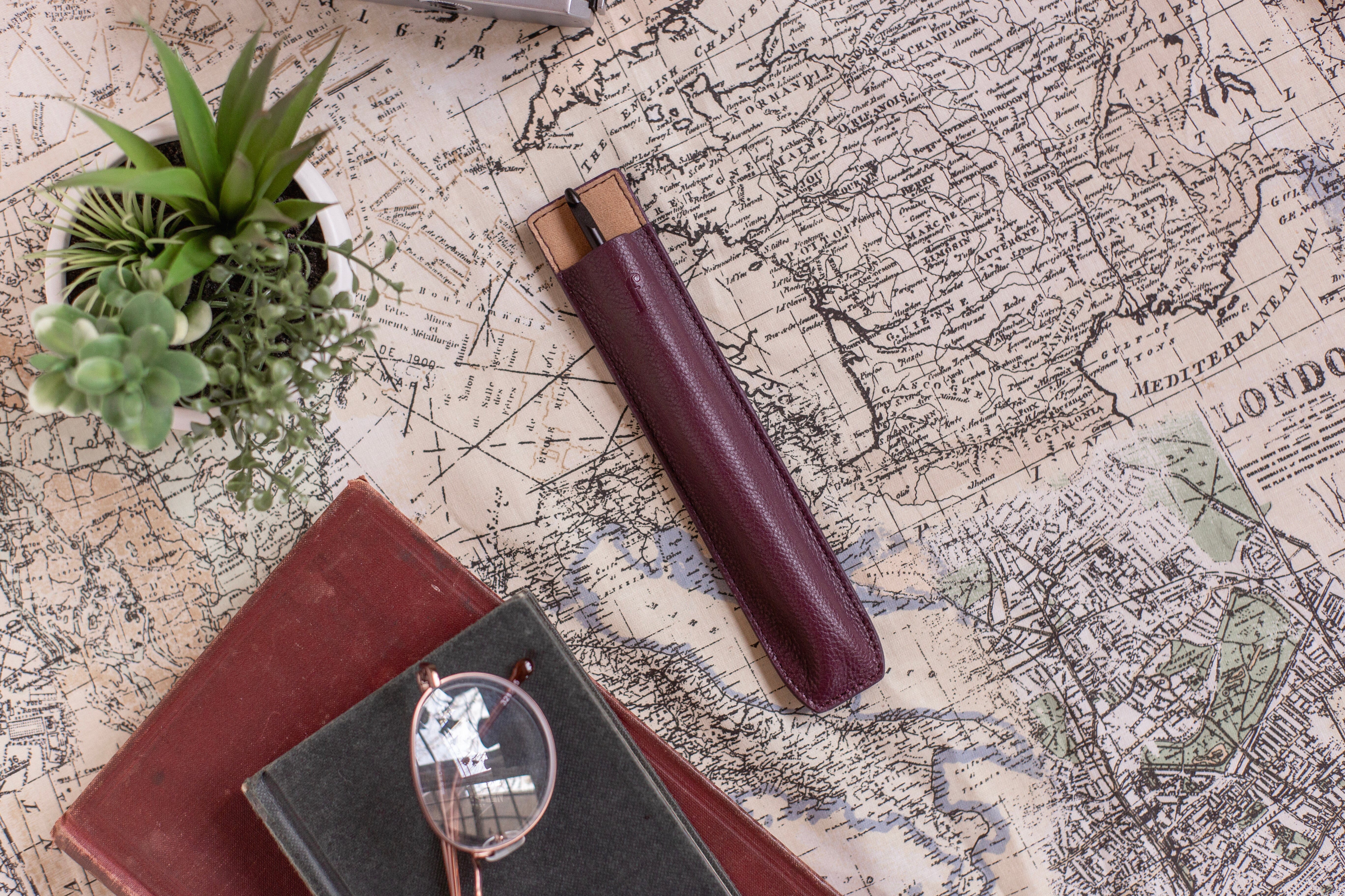 アクセサリー u Companion Crochet Hook Sleeve in Leather – FurlsCrochet