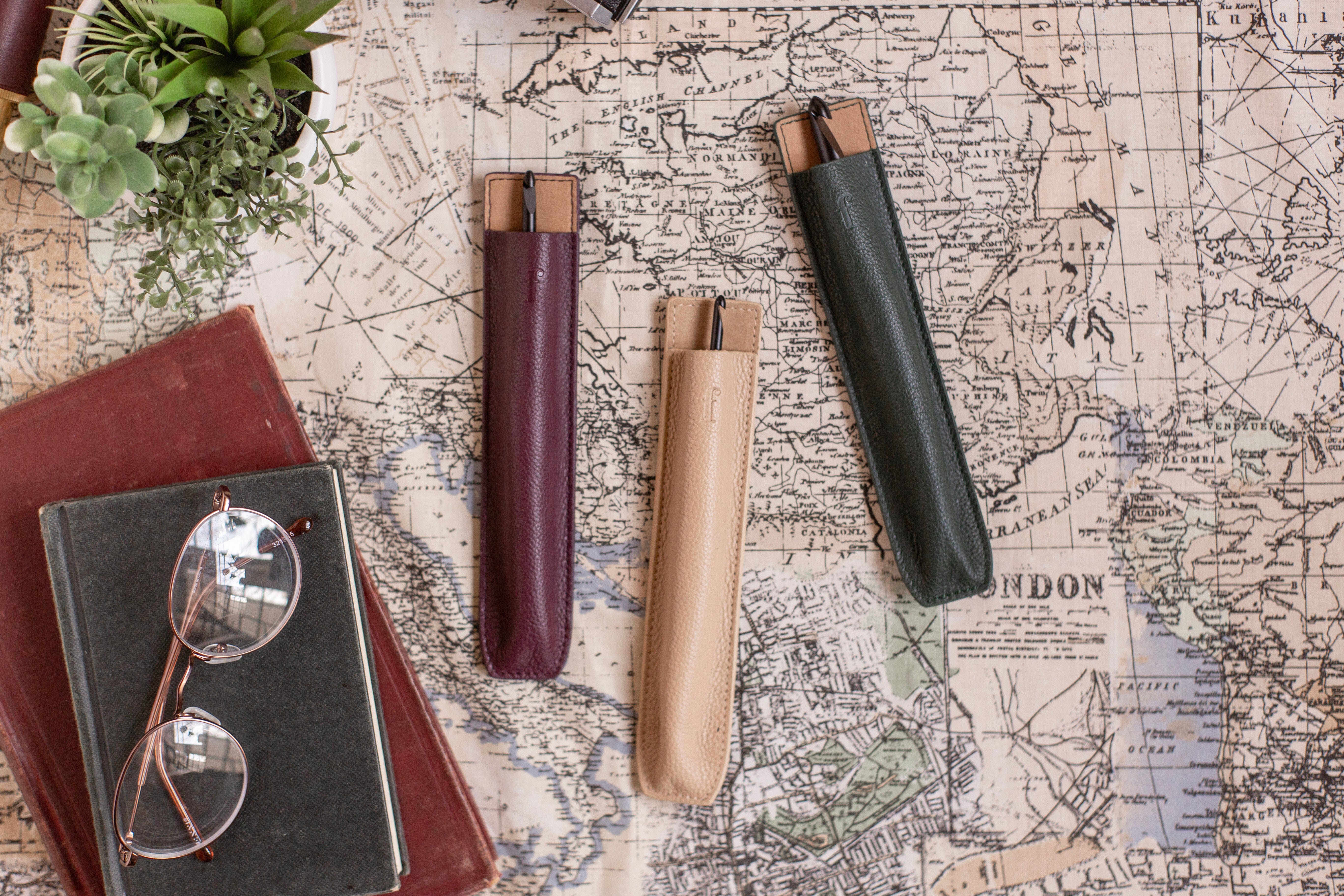 アクセサリー u Companion Crochet Hook Sleeve in Leather – FurlsCrochet