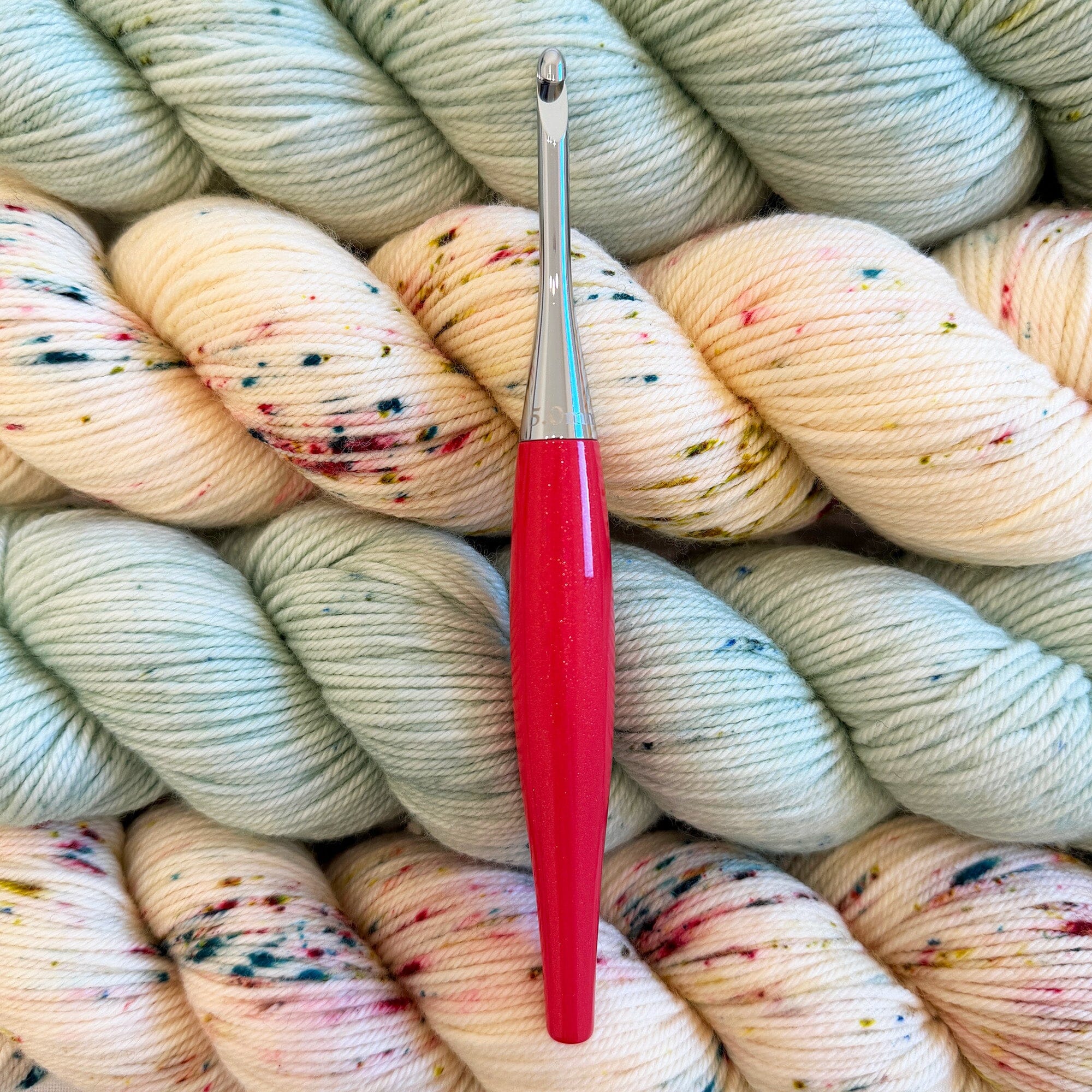 ホーリー Odyssey® II Crochet Hook in Poppy – FurlsCrochet
