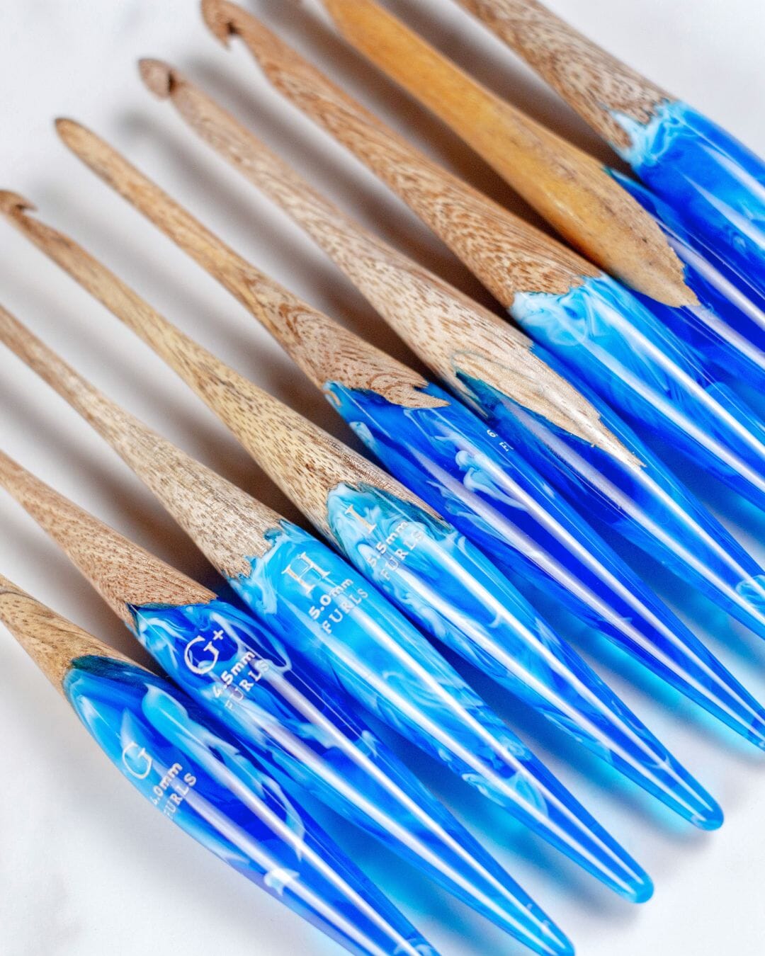 S*読様 30日まで出品　furry triangle hook tops bl Streamline® Fusion Crochet Hook in Mango + Blue – FurlsCrochet