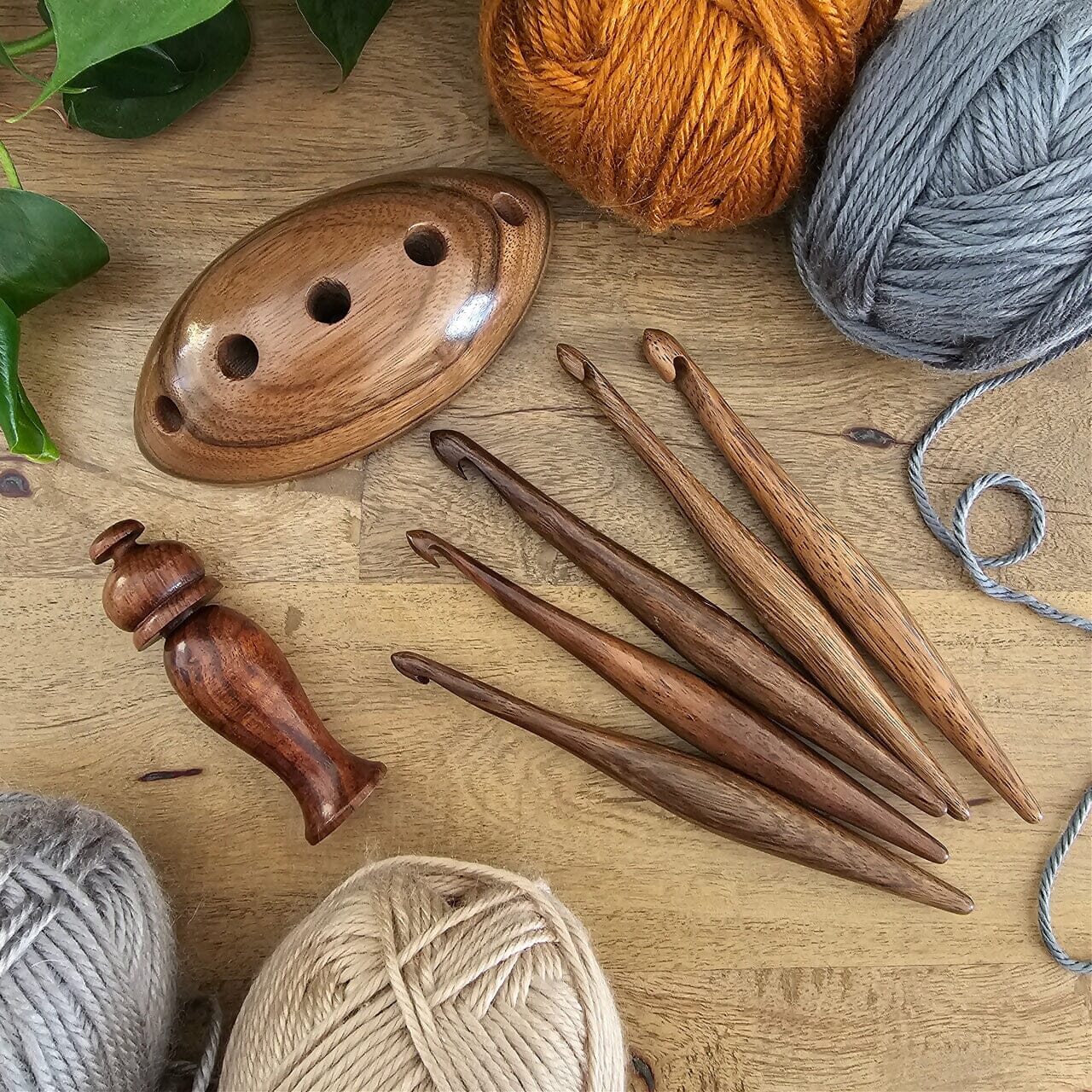 Laurel Tapestry Needle Case – FurlsCrochet