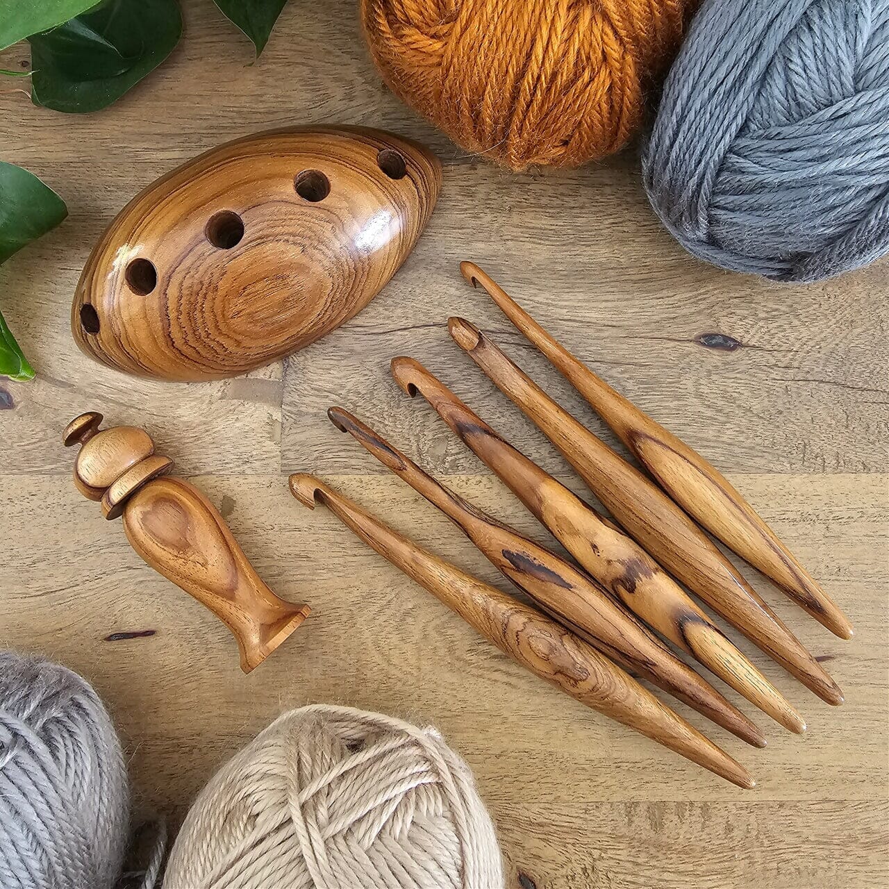 Furls Crochet Hook, Silver Oak Streamline Wood, Crochet Hooks 7 