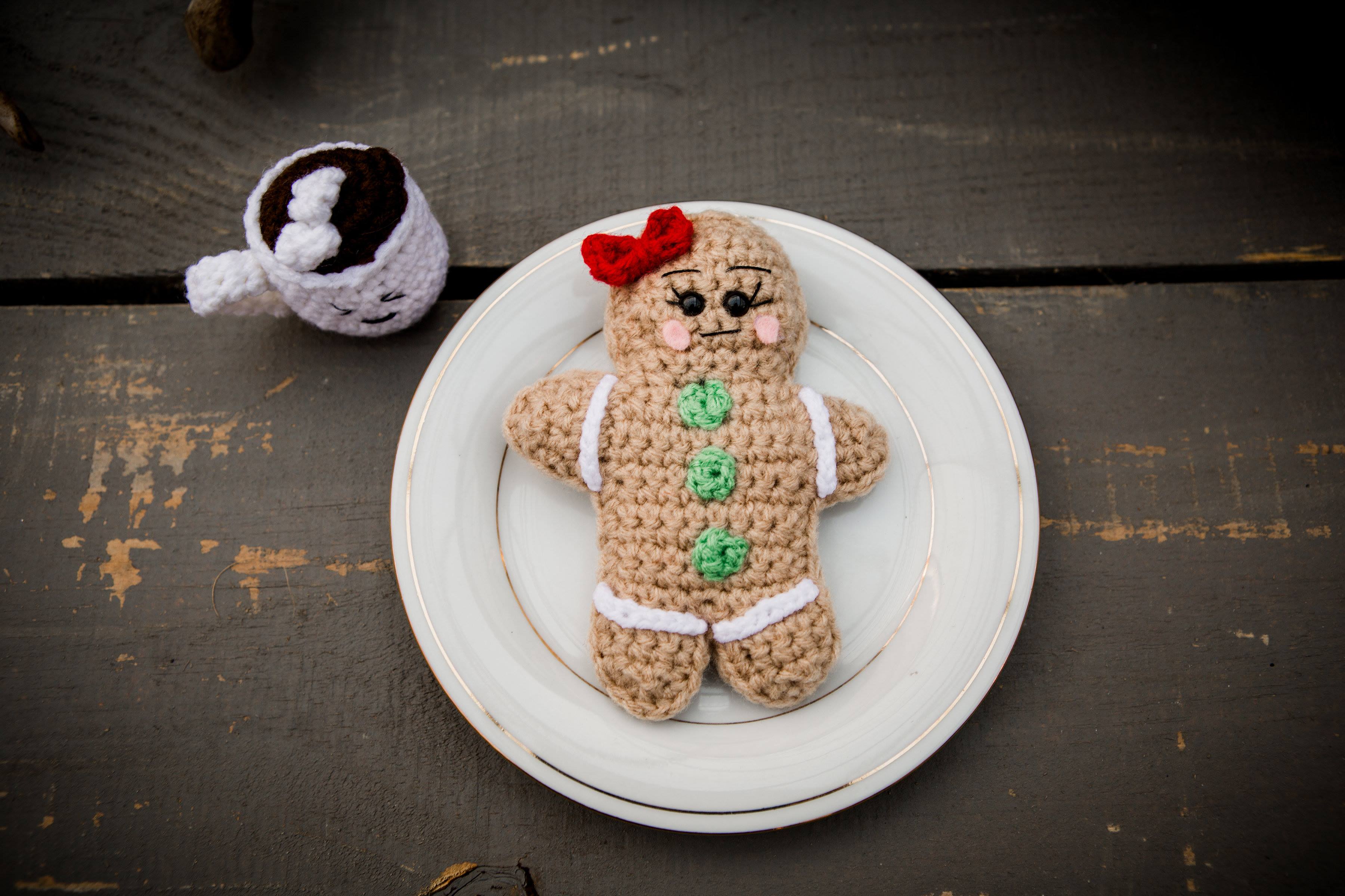December Amigurumi Sweet Holiday Treats CAL - Giveaway and Gingerbread Man Pattern