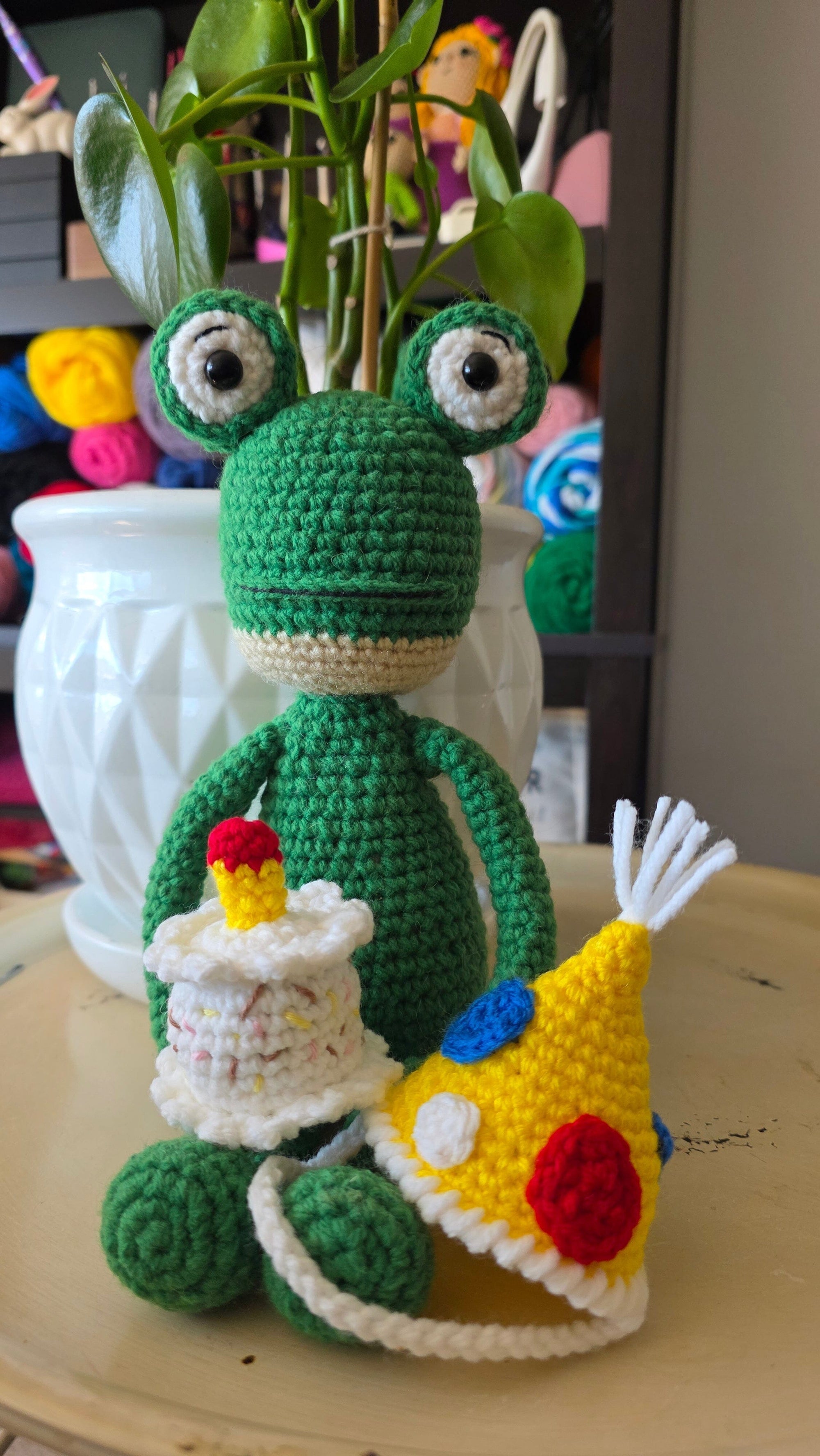 Free Amigurumi Pattern: Furlston Frog Birthday Accessories
