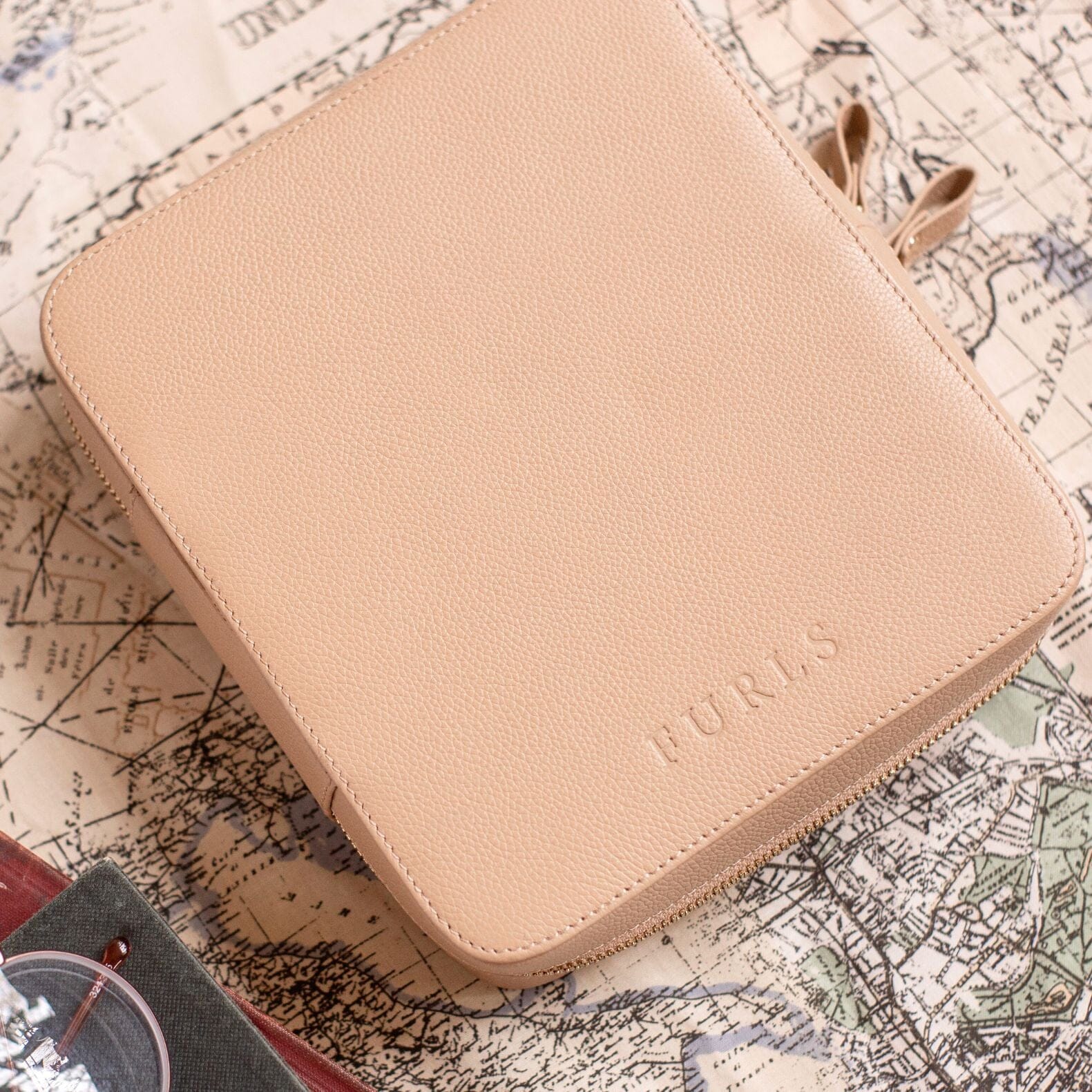 The Safekeep – 10 Hook Leather Travel Case – FurlsCrochet