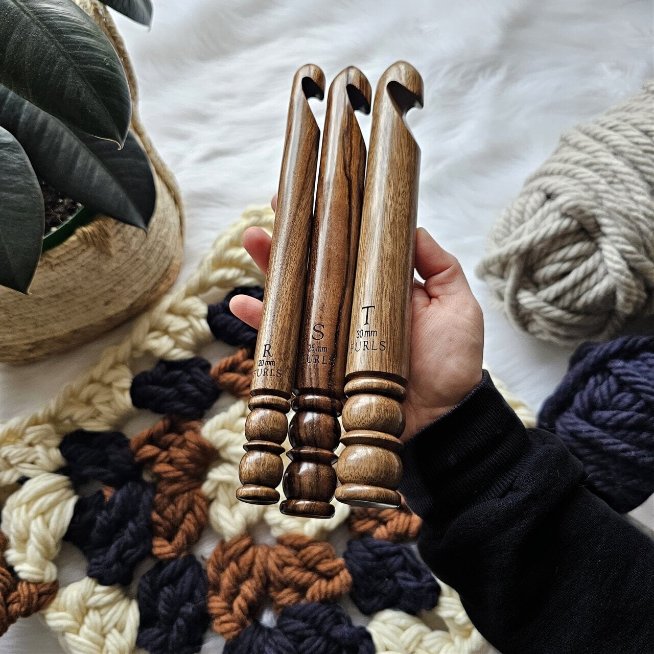 Handcrafted Rosewood crochet set of 15 ! crochet hooks 3 MM to 25 MM !  needles