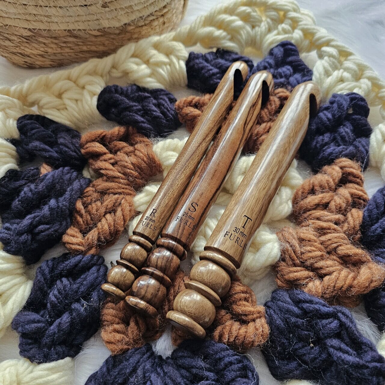 Resin Crochet Hooks 3.0 mm to 30.0 mm | Ergonomic Crochet Hooks Set |  Knitting Needles | Furls Crochet Hooks | Knitting Accessories | Yarn  Crochet