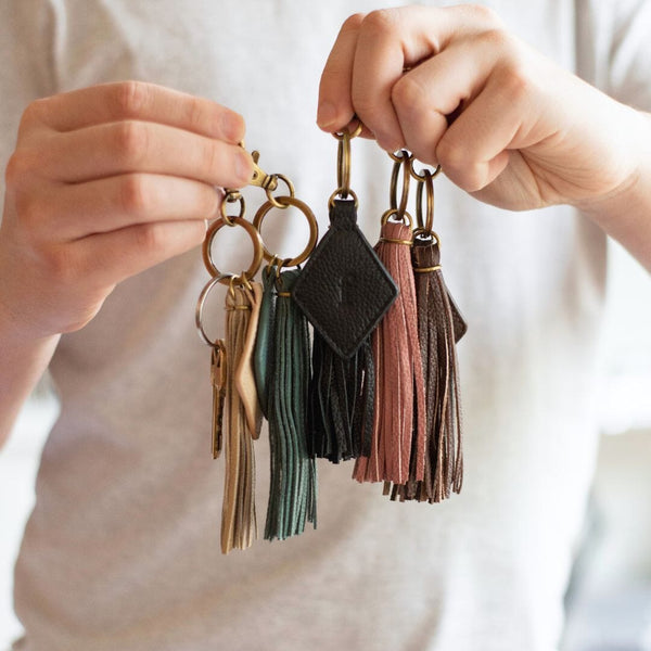 leather_darcy_tassel_keychain_