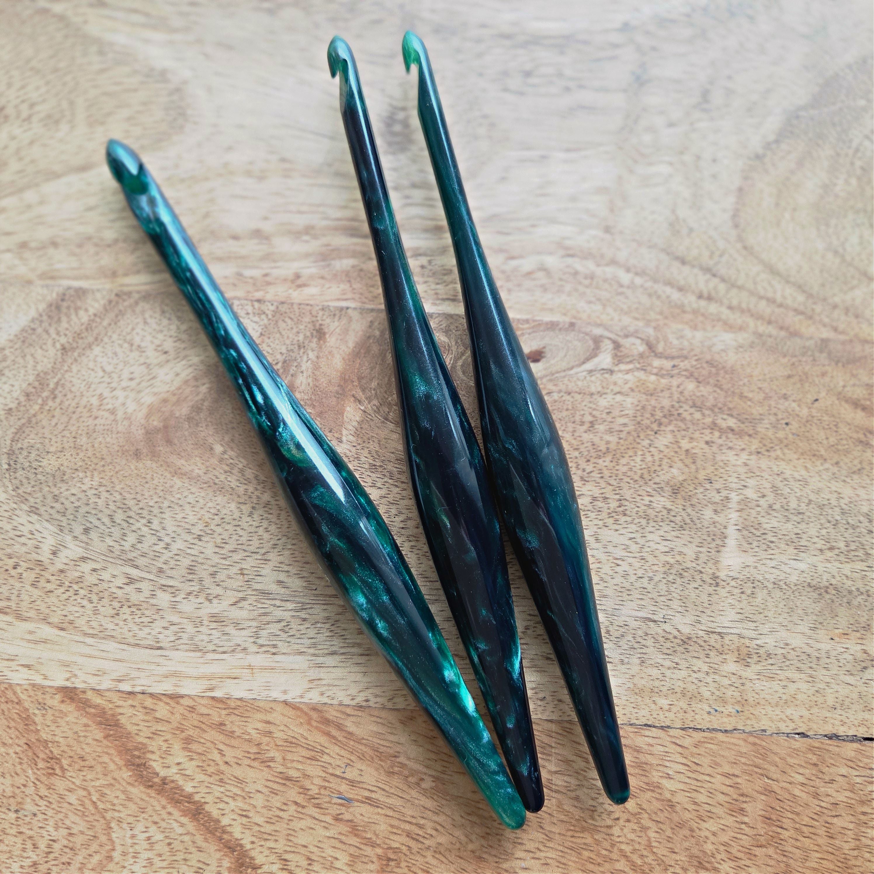 Limited Edition Vixen Streamline Resin Crochet Hooks – FurlsCrochet